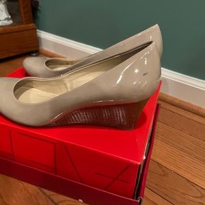 Ladies cream colored wedge pops with wooden base Calvin Klein very comfortable